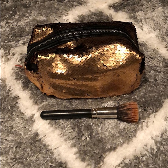 Makeup Bag - Gold flip sequin// Brand NEW - Picture 4 of 4